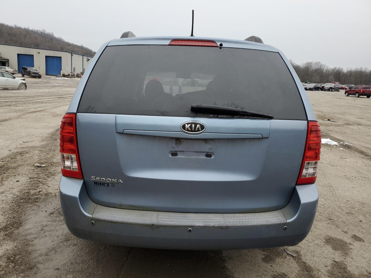 2011 Kia Sedona - Image 6