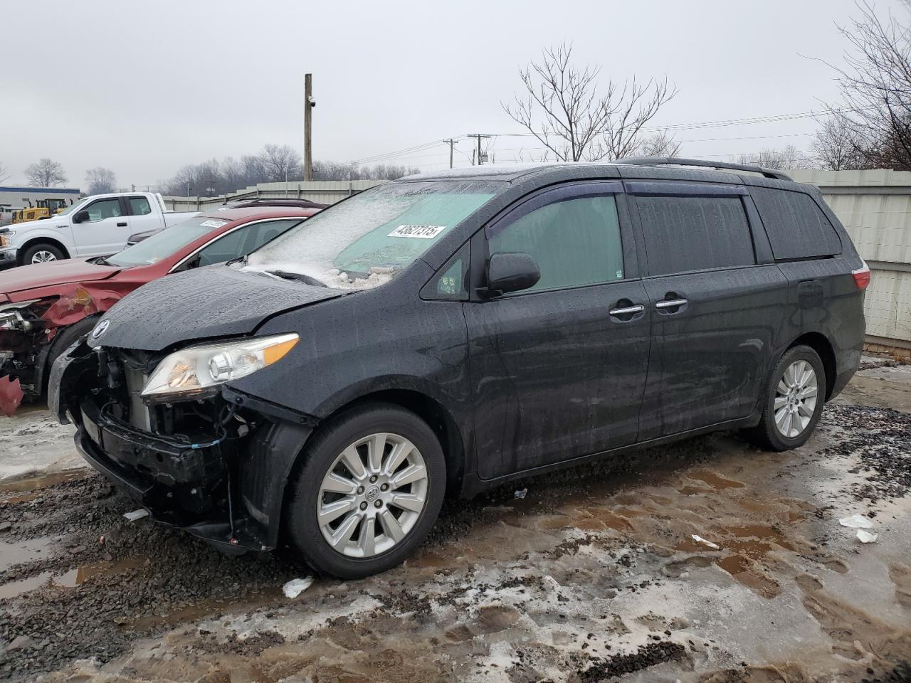 2015 Toyota Sienna - Image 1
