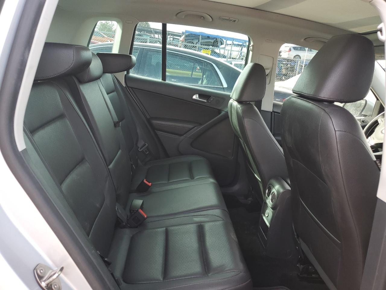 2016 Volkswagen Tiguan - Image 10