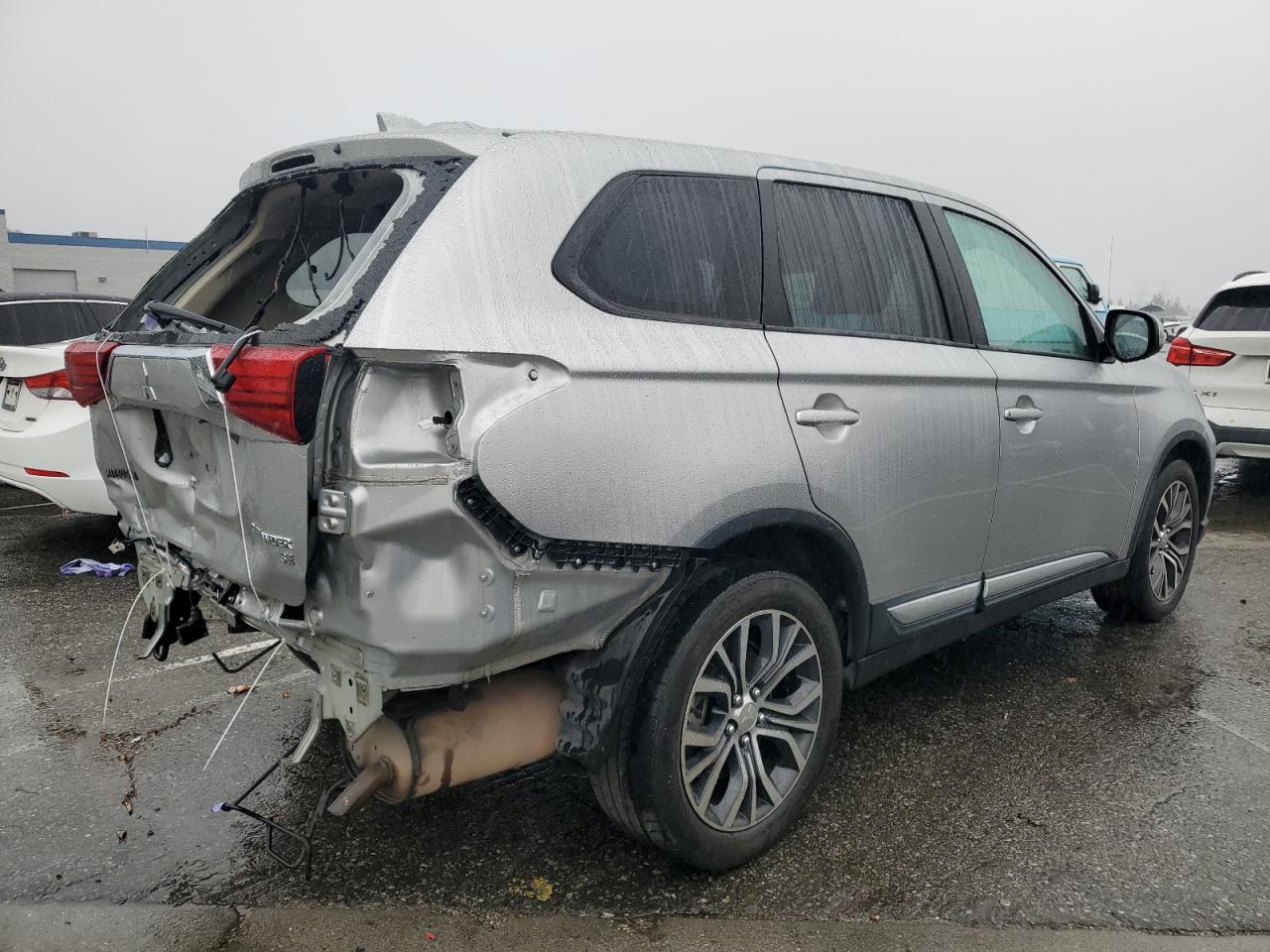 2018 Mitsubishi Outlander - Image 3