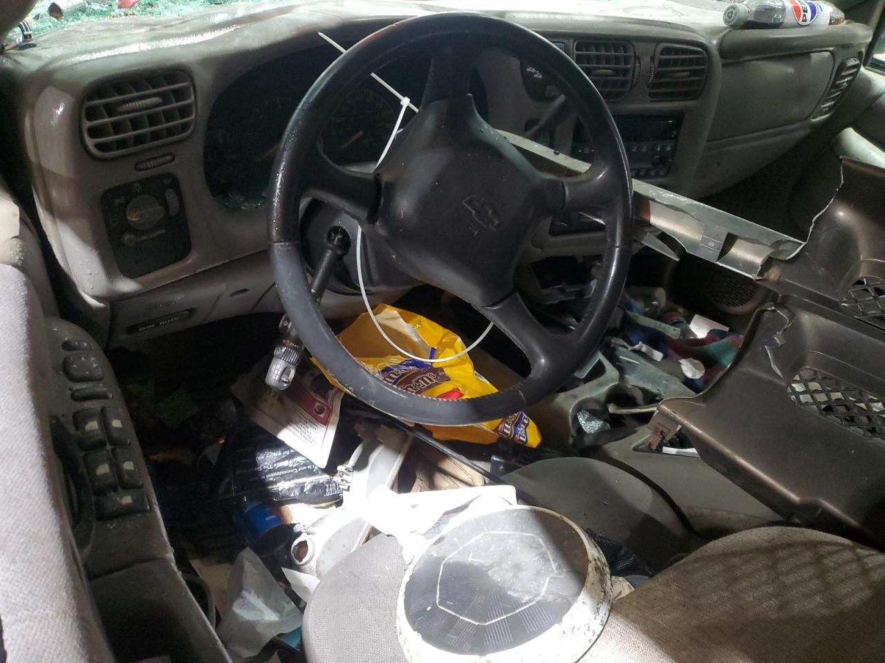 2004 Chevrolet Blazer - Image 8