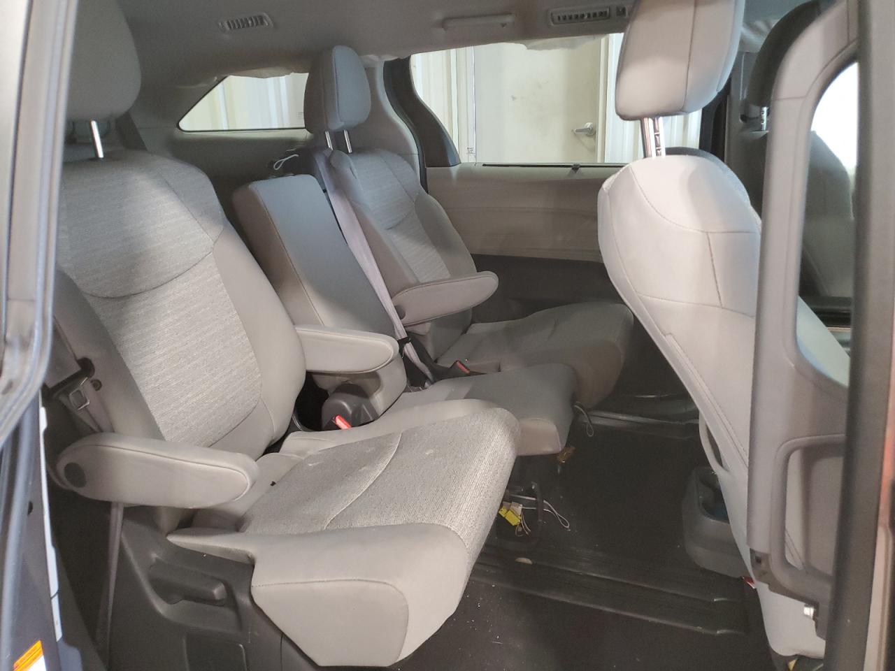 2022 Toyota Sienna - Image 12