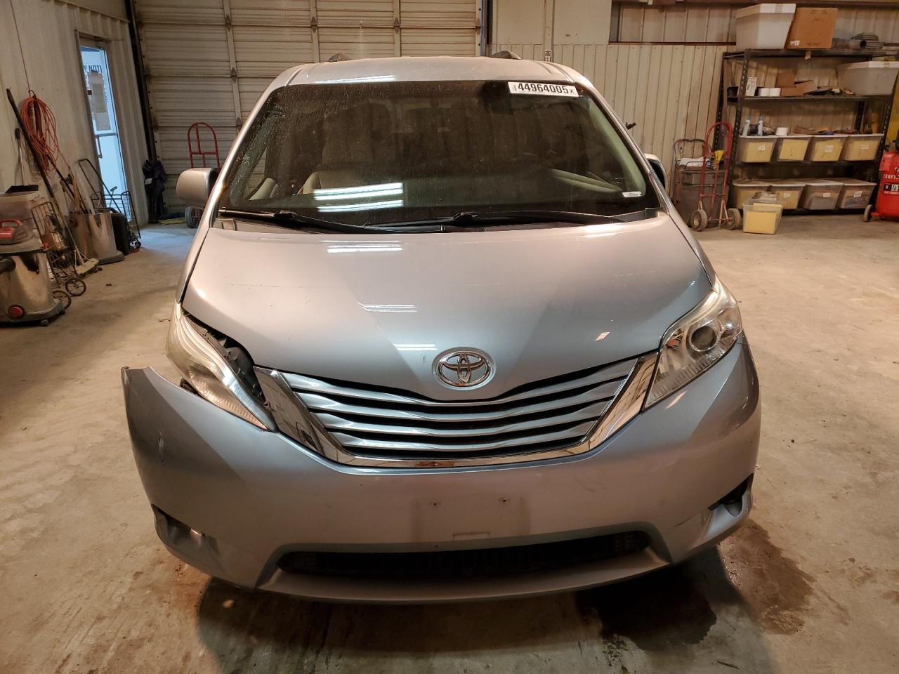 2016 Toyota Sienna - Image 5