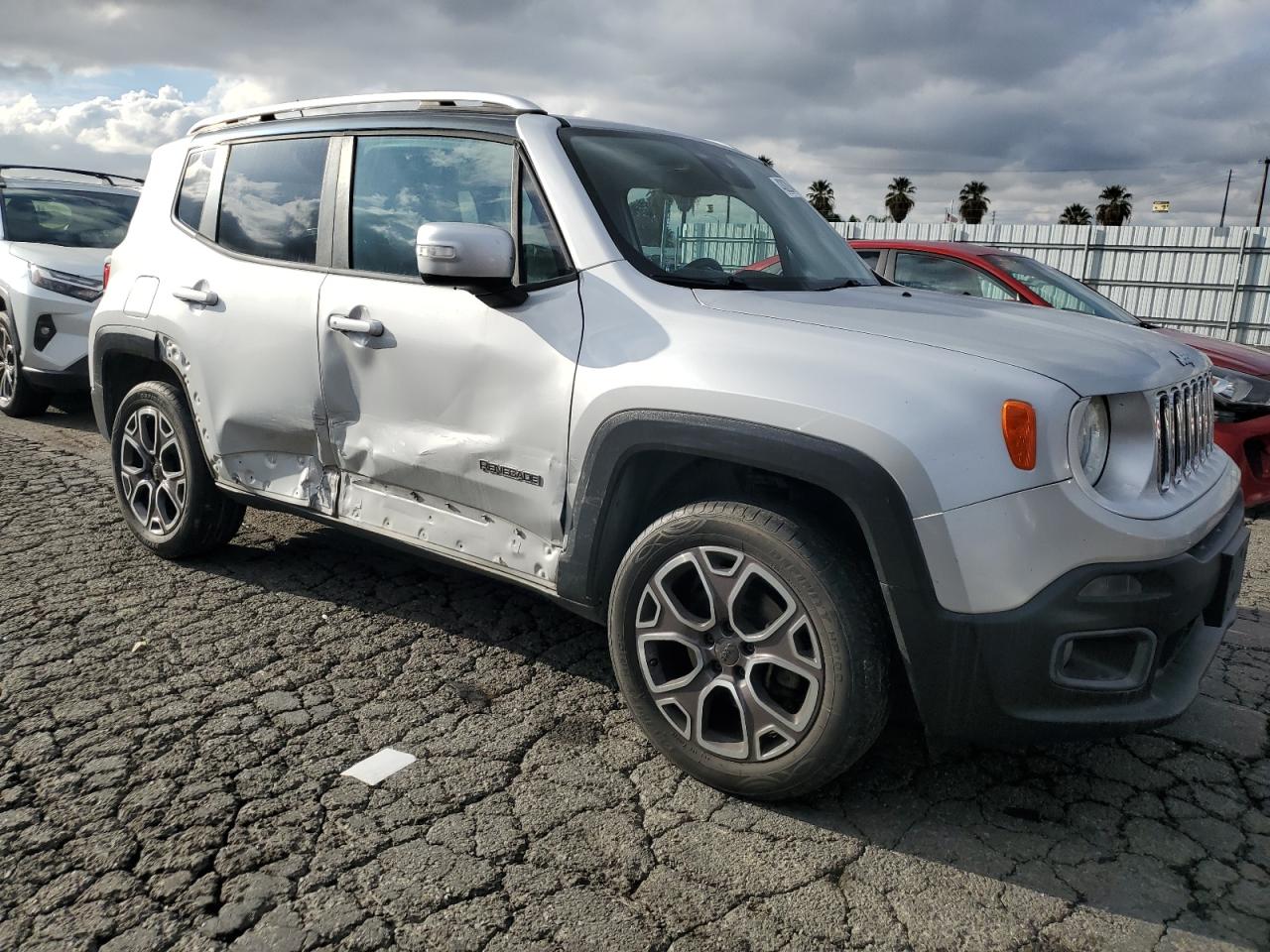 2015 Jeep Renegade - Image 4
