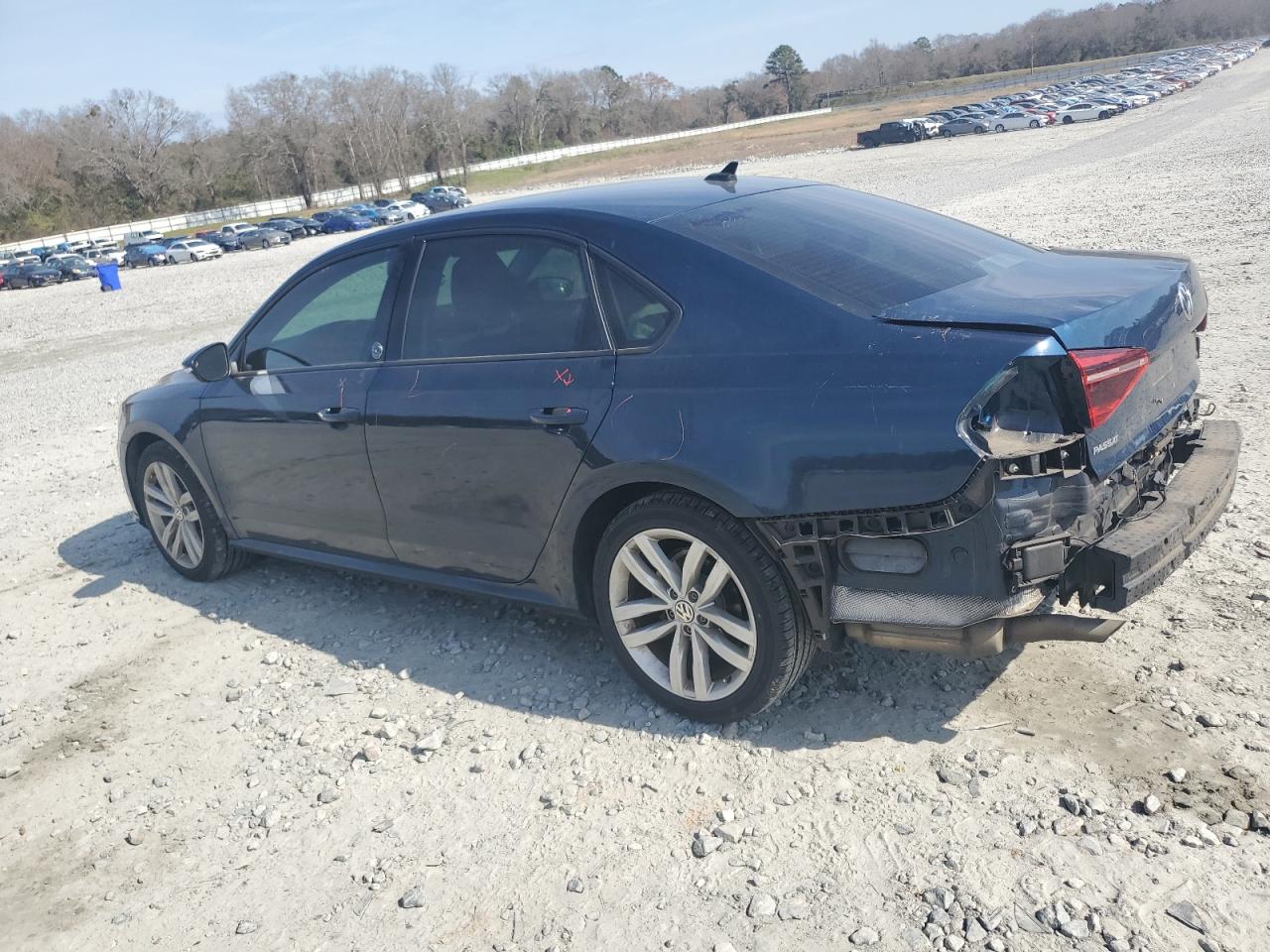 2019 Volkswagen Passat - Image 2