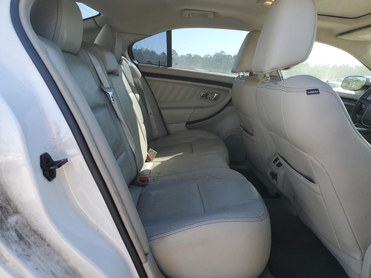 2010 Ford Taurus - Image 10