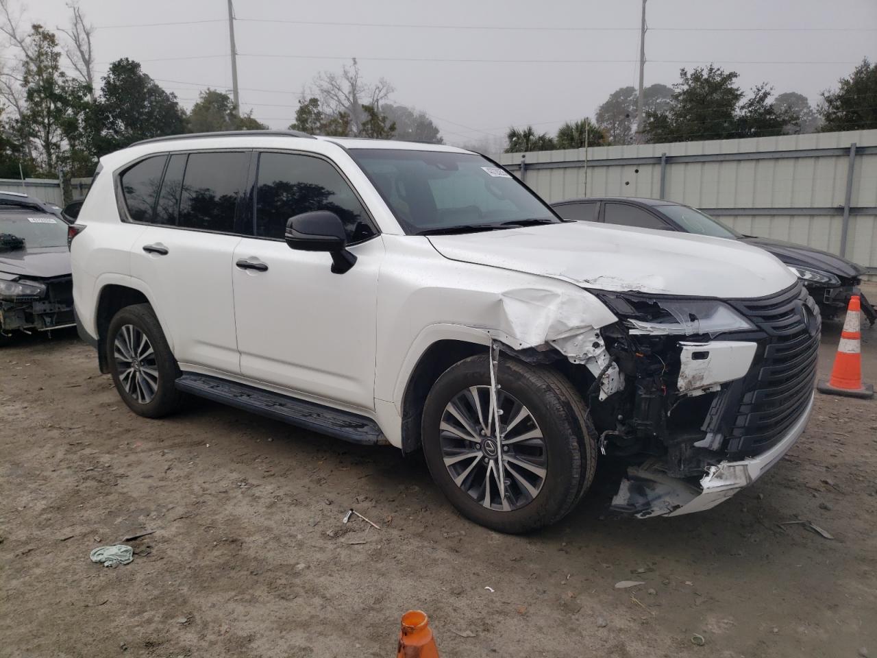 2023 Lexus LX - Image 4