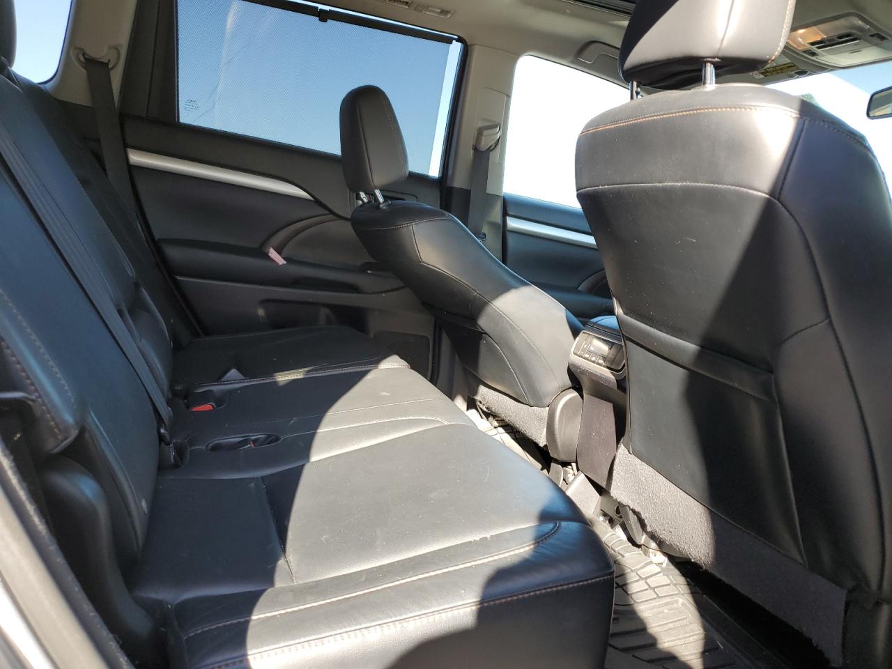 2015 Toyota Highlander - Image 11