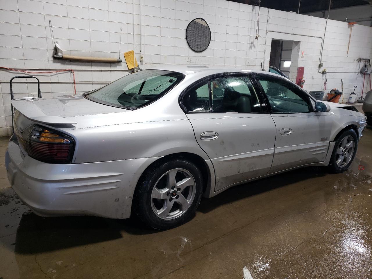 2002 Pontiac Bonneville - Image 3