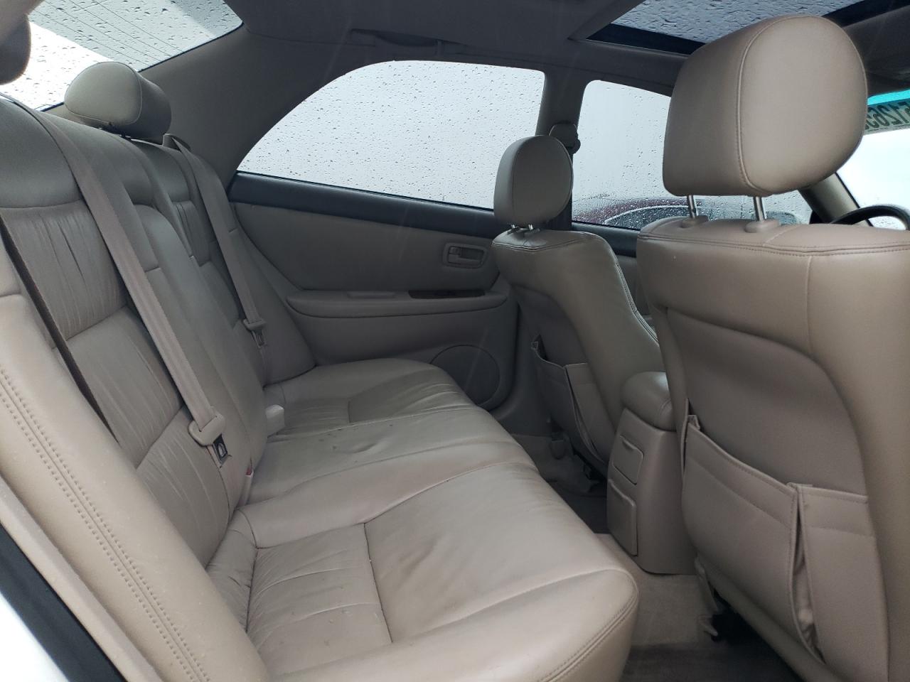 1997 Lexus ES - Image 10