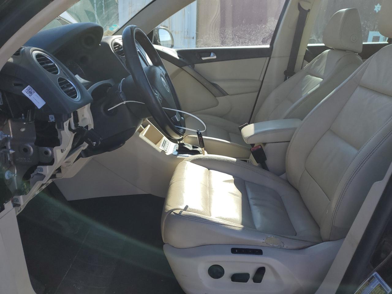 2010 Volkswagen Tiguan - Image 7