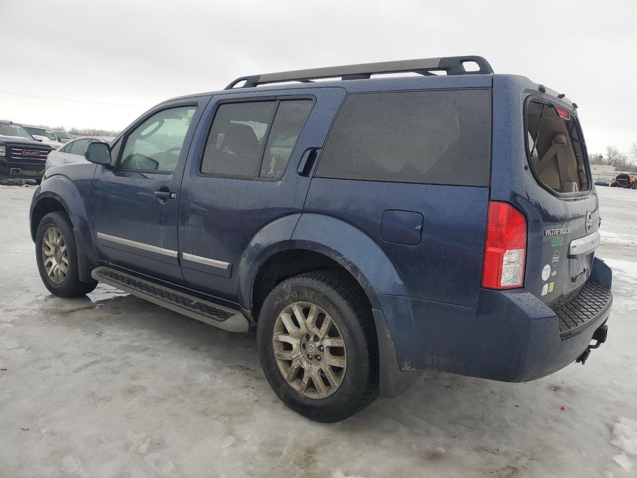 2010 Nissan Pathfinder - Image 2