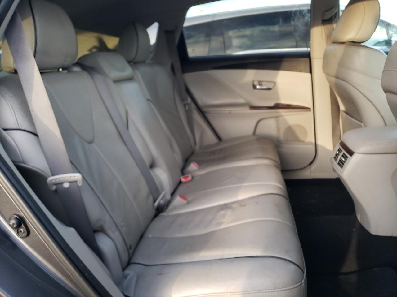 2010 Toyota Venza - Image 10