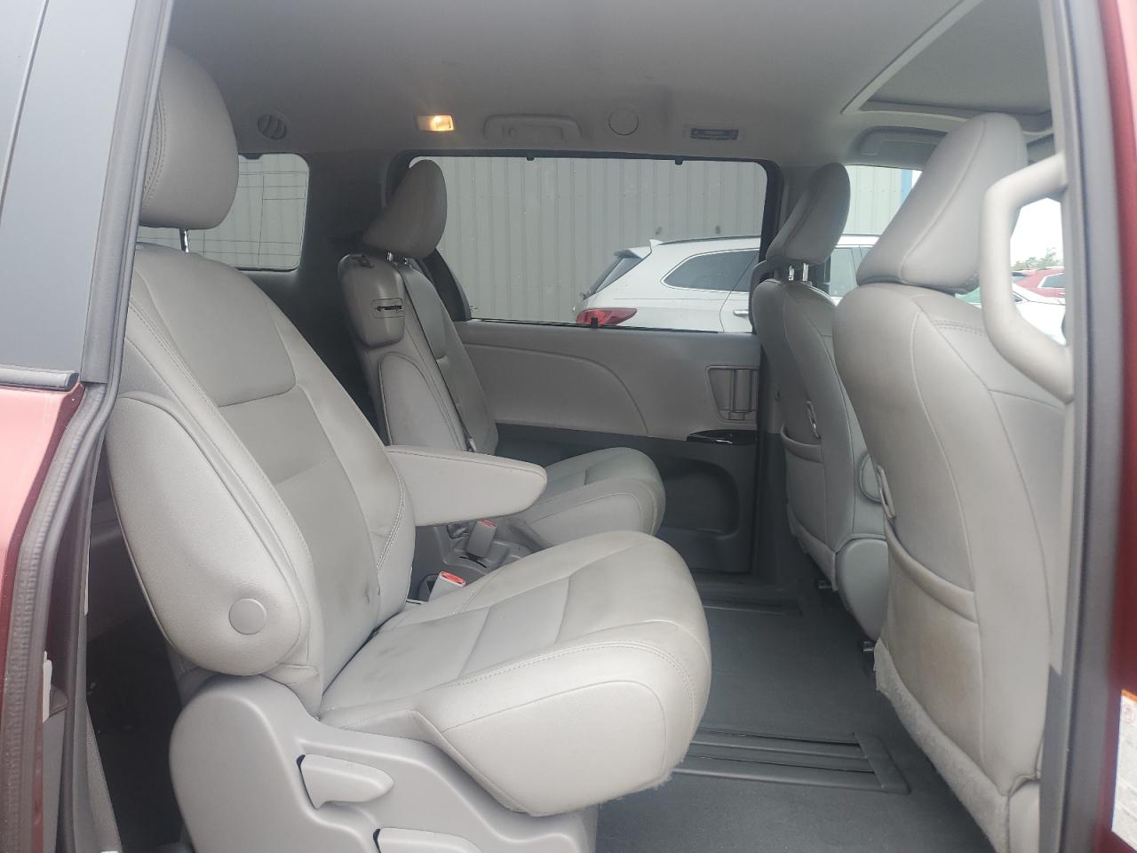 2019 Toyota Sienna - Image 11