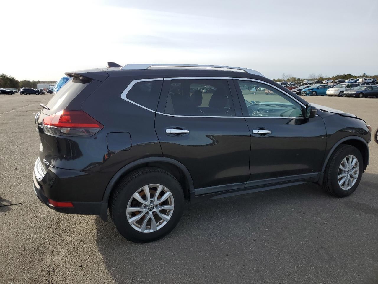 2018 Nissan Rogue - Image 3