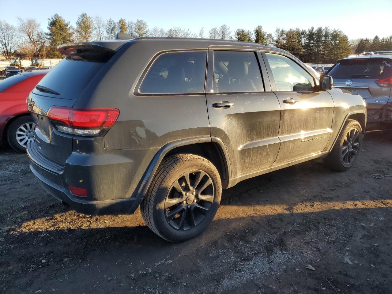 2018 Jeep Grand Cherokee - Image 3
