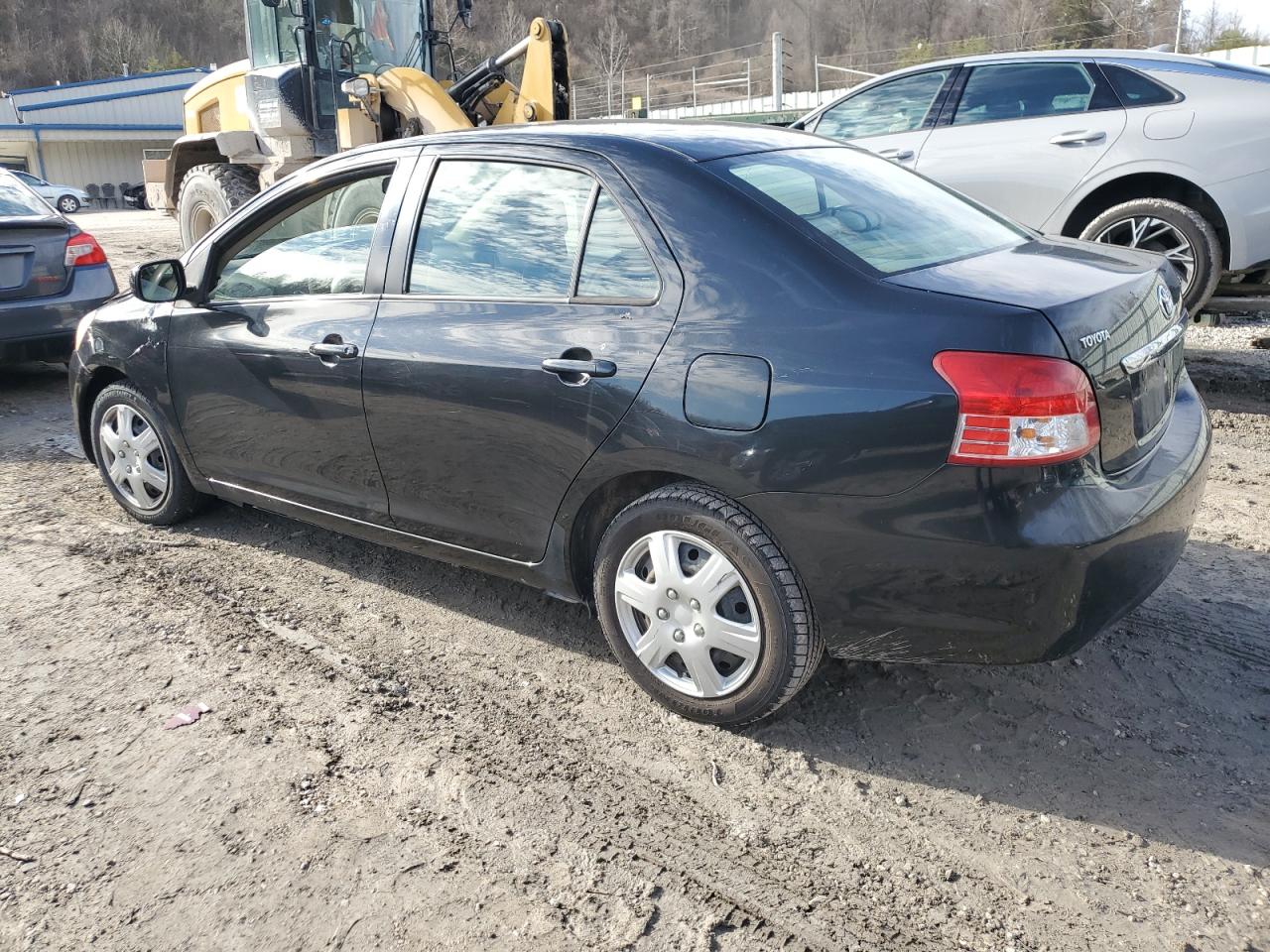 2010 Toyota Yaris - Image 2