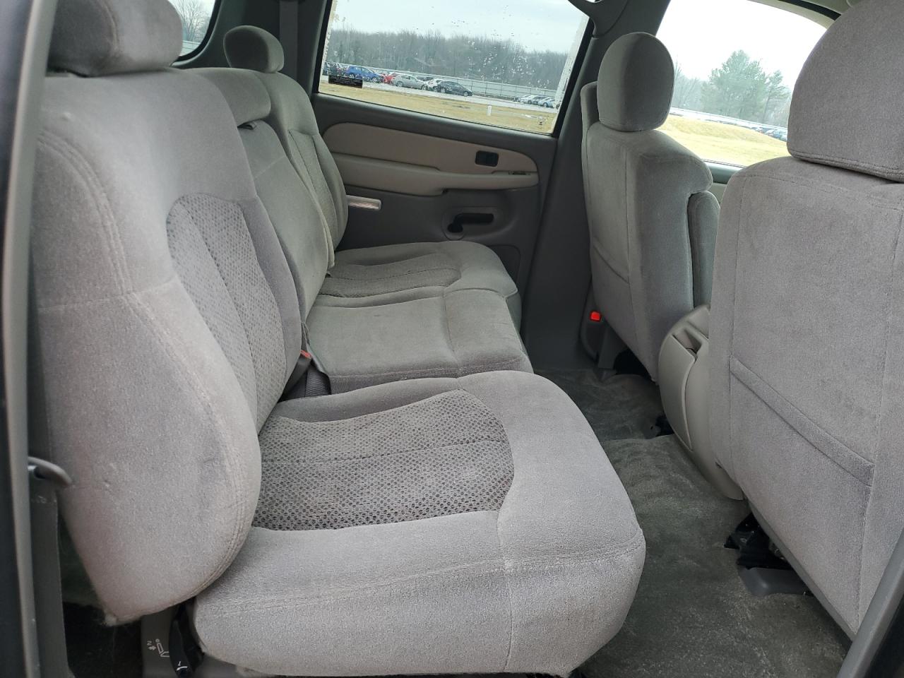 2001 Chevrolet Suburban - Image 11