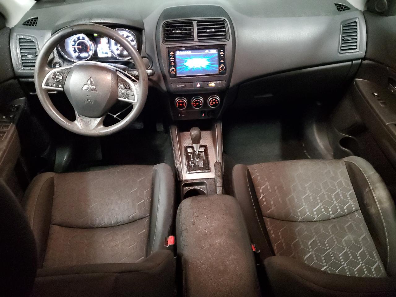 2021 Mitsubishi Outlander - Image 8