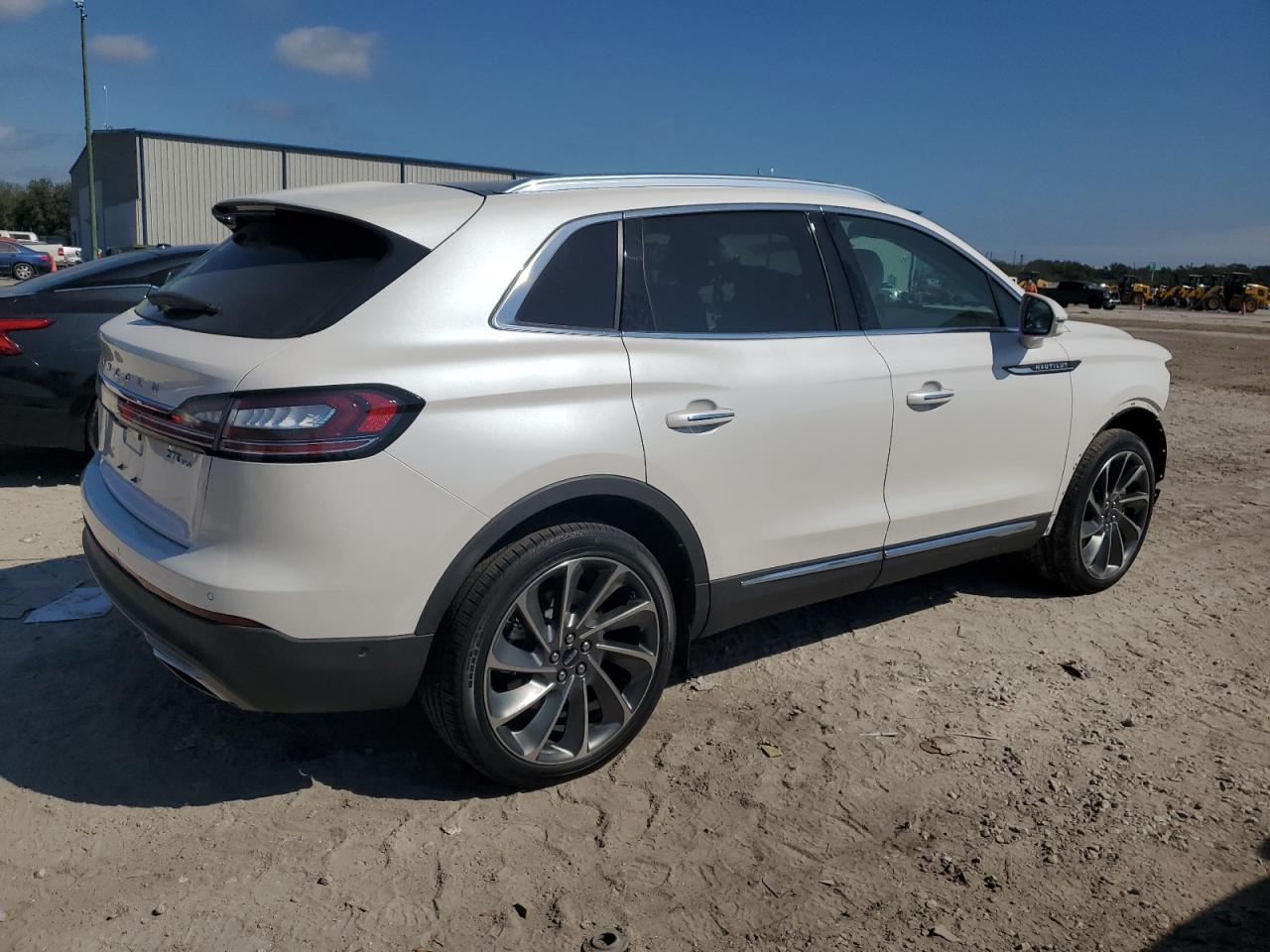 2019 Lincoln Nautilus - Image 3