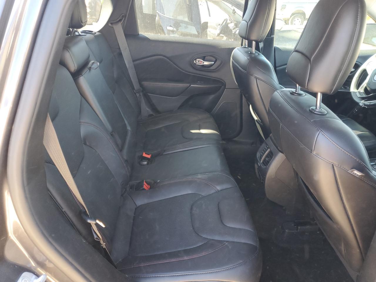 2019 Jeep Cherokee - Image 11