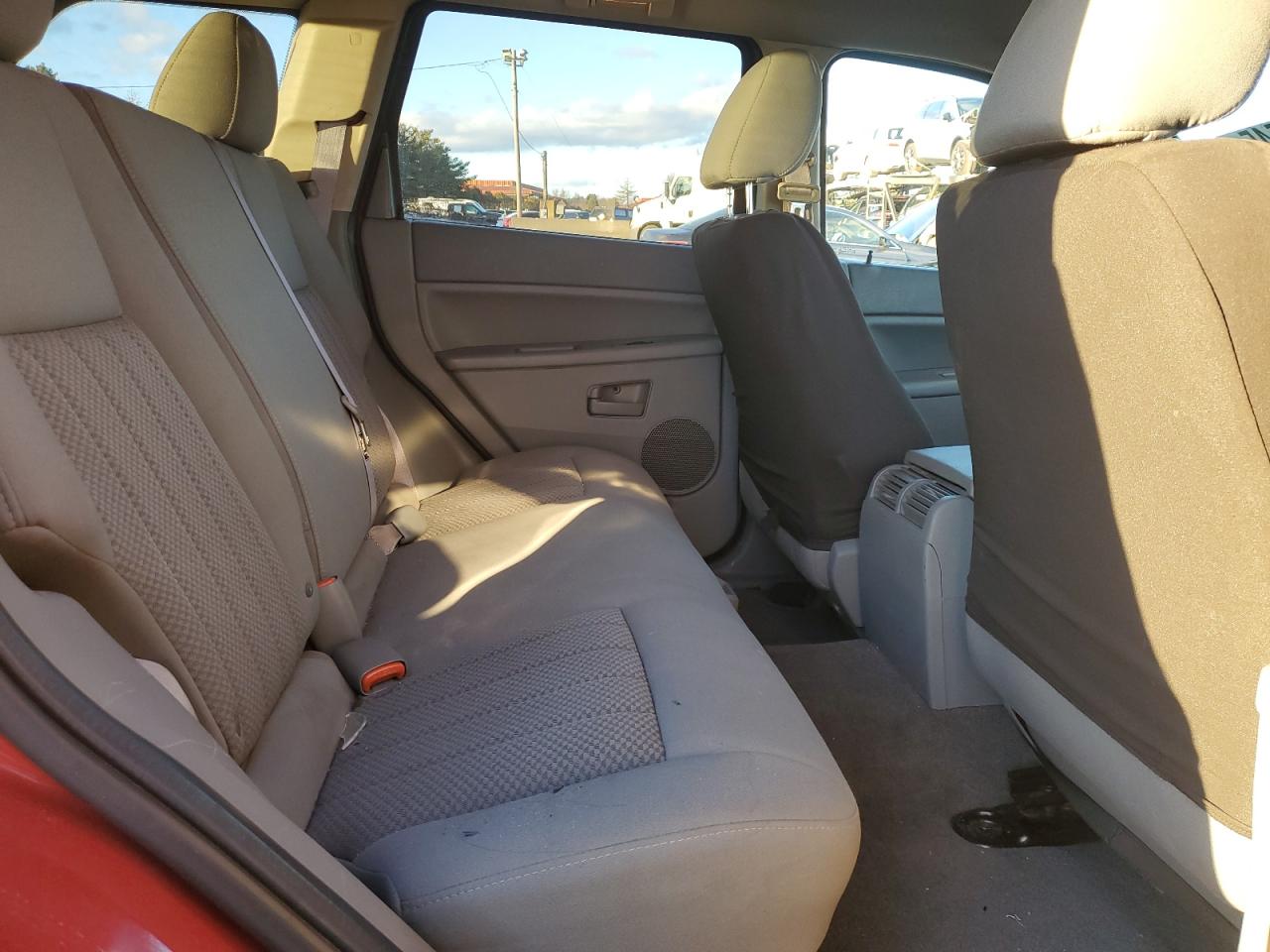 2006 Jeep Grand Cherokee - Image 11