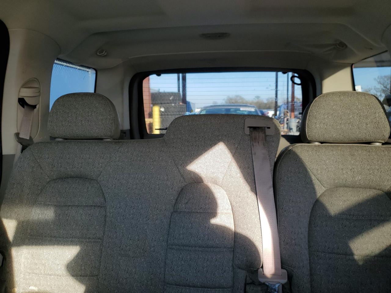 2005 Ford Explorer - Image 10