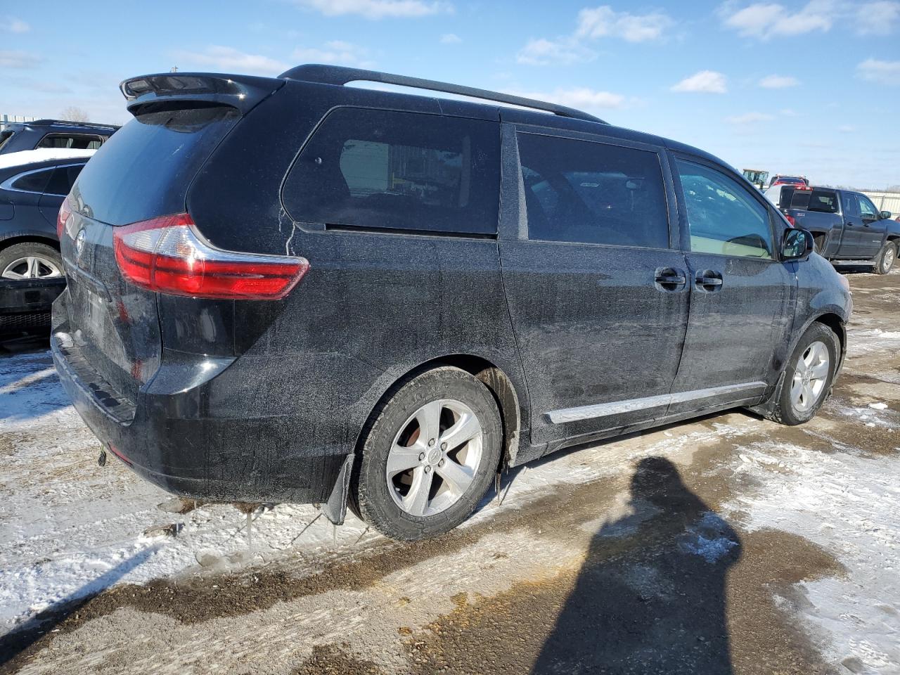 2015 Toyota Sienna - Image 3