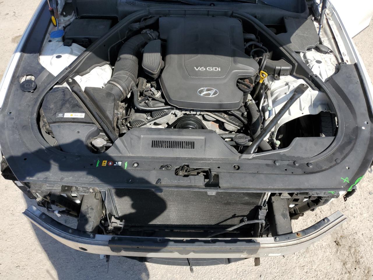 2015 Hyundai Genesis - Image 13