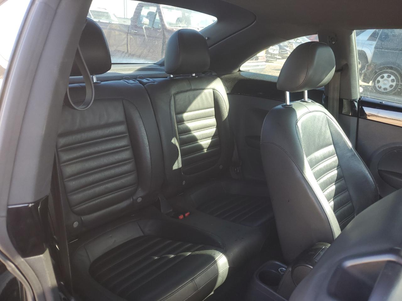 2012 Volkswagen Beetle - Image 10