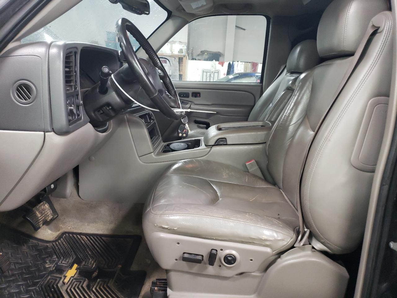 2005 Chevrolet Tahoe - Image 7