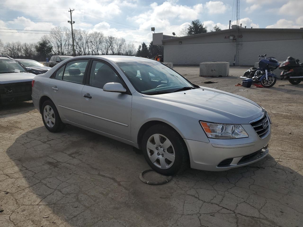 2010 Hyundai Sonata - Image 4