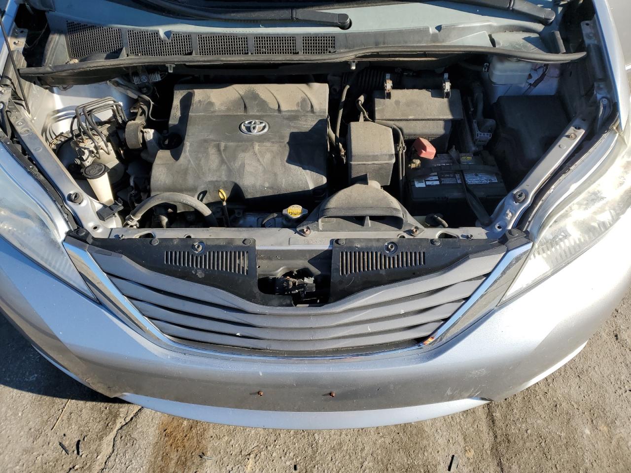 2012 Toyota Sienna - Image 12