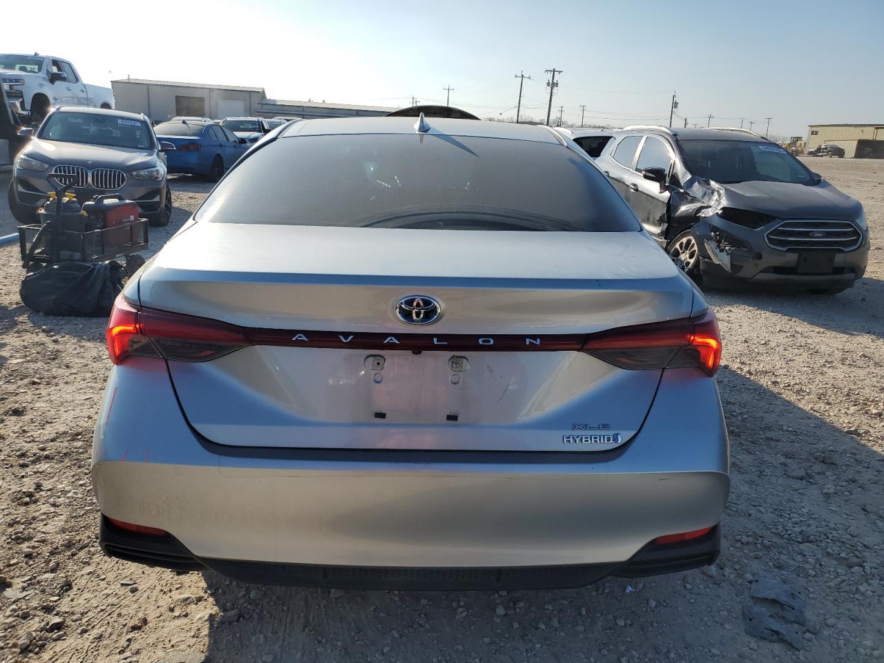 2019 Toyota Avalon - Image 6