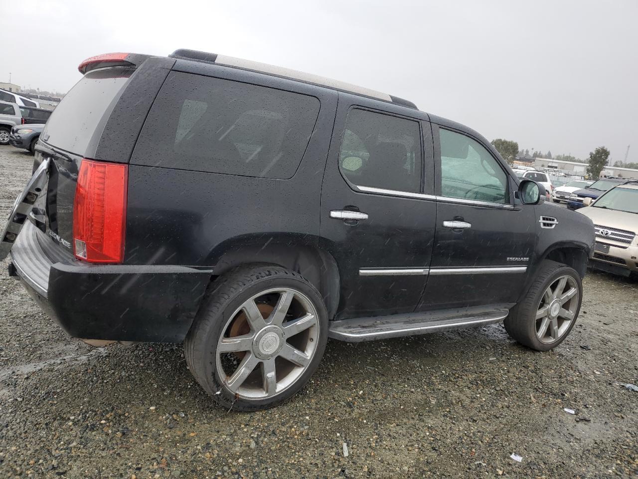 2011 Cadillac Escalade - Image 3