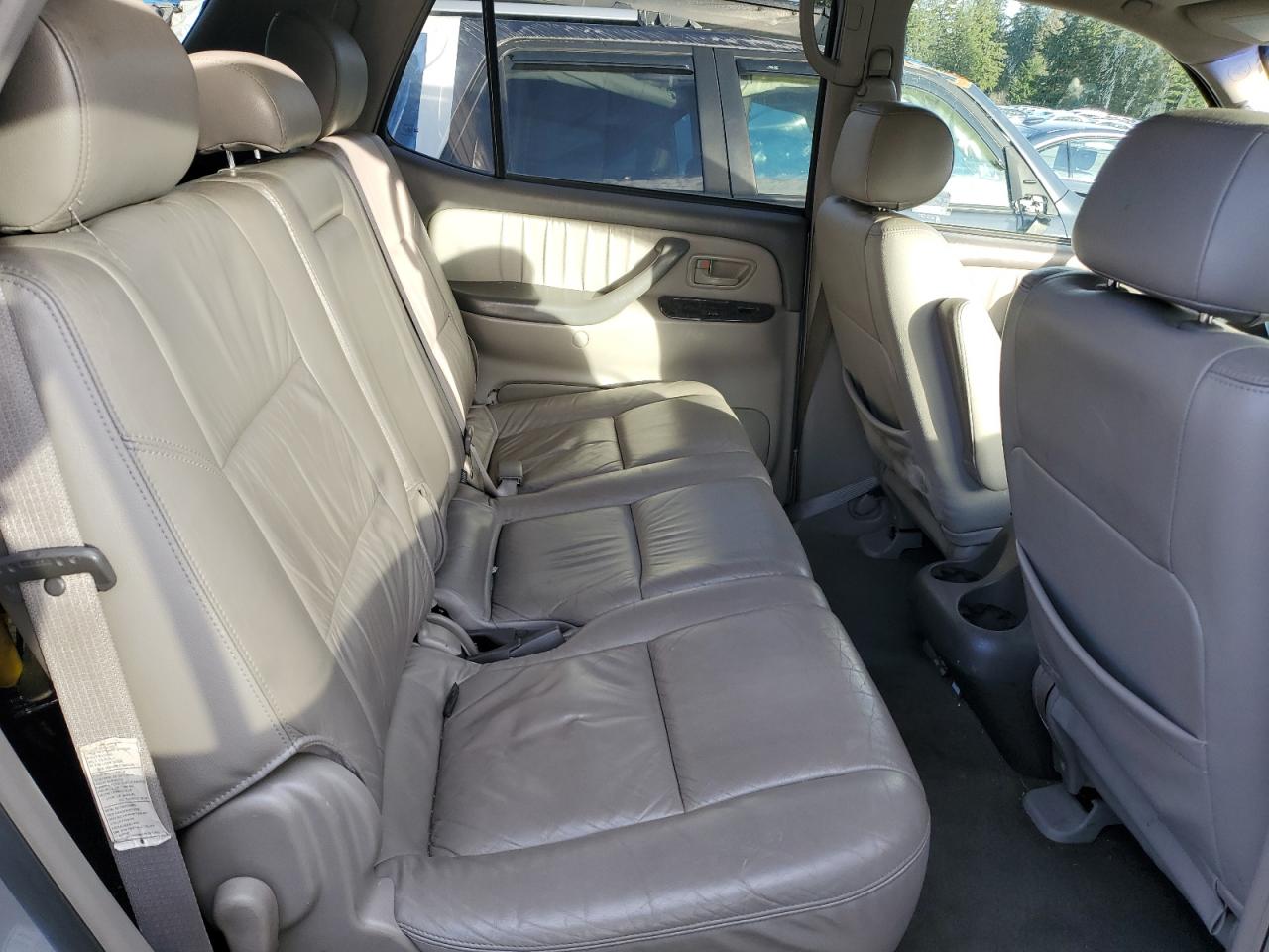 2003 Toyota Sequoia - Image 11