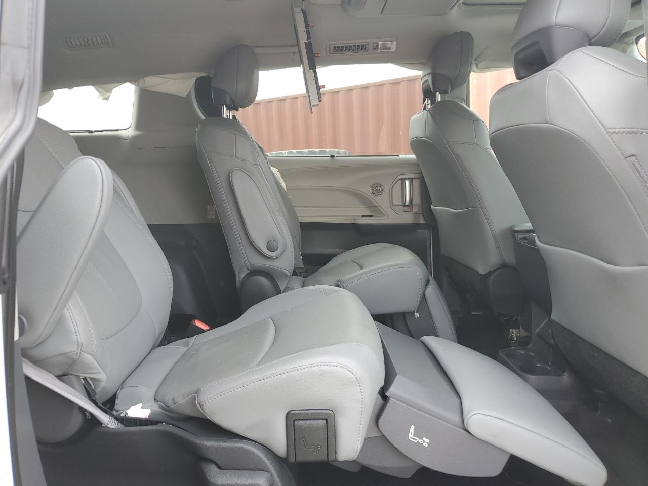 2022 Toyota Sienna - Image 11