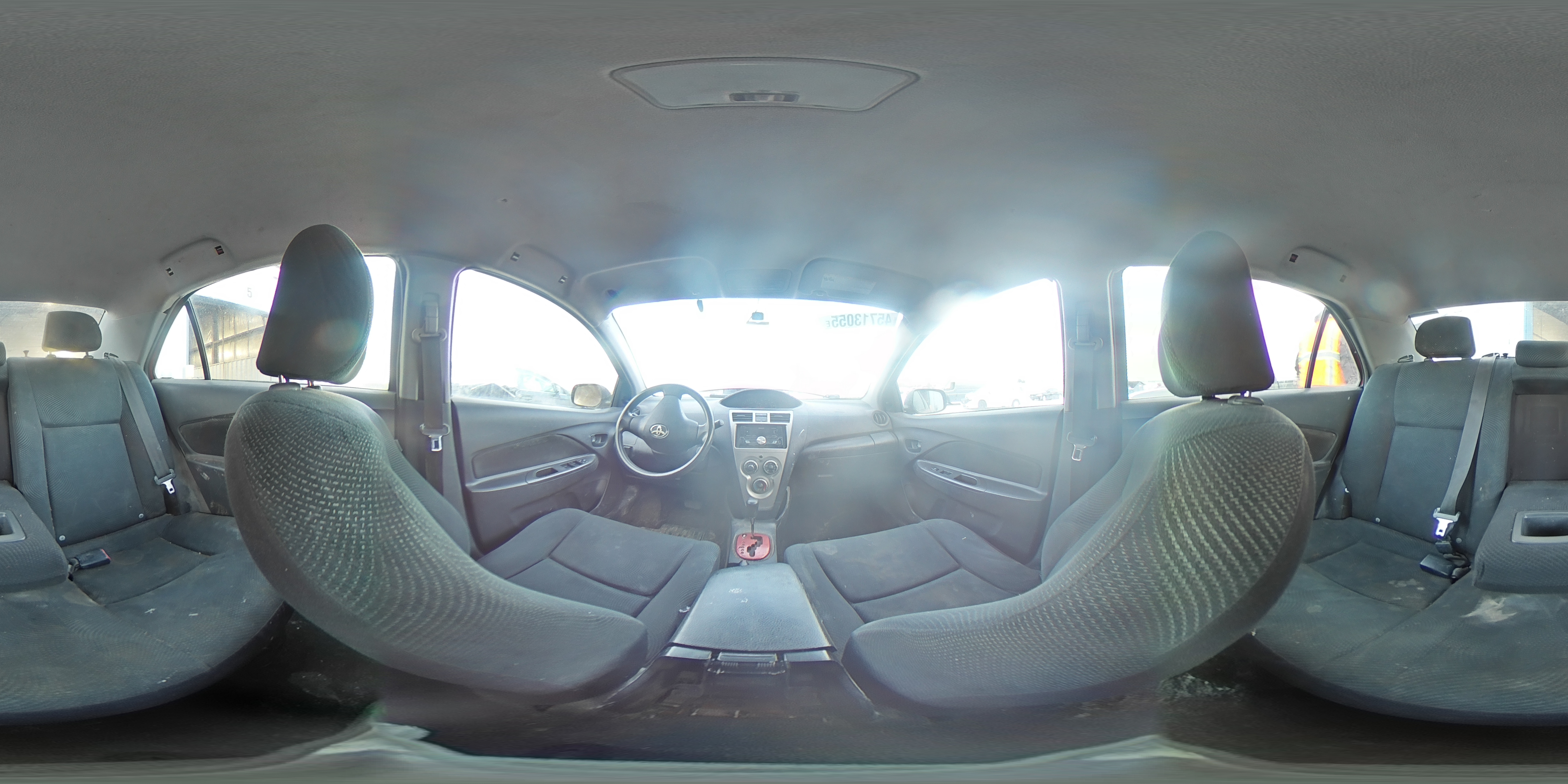 2012 Toyota Yaris - Image 14