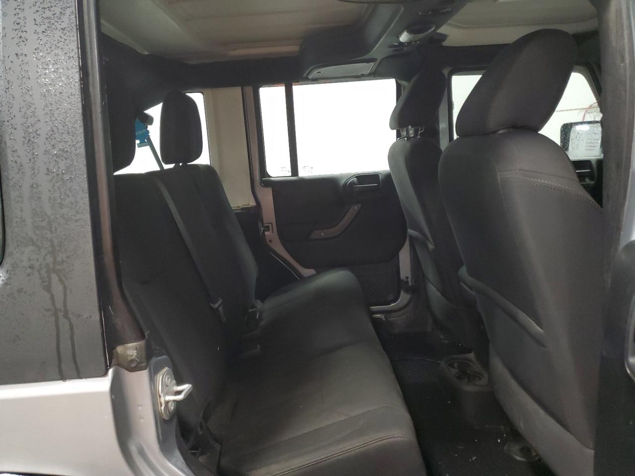 2016 Jeep Wrangler - Image 11