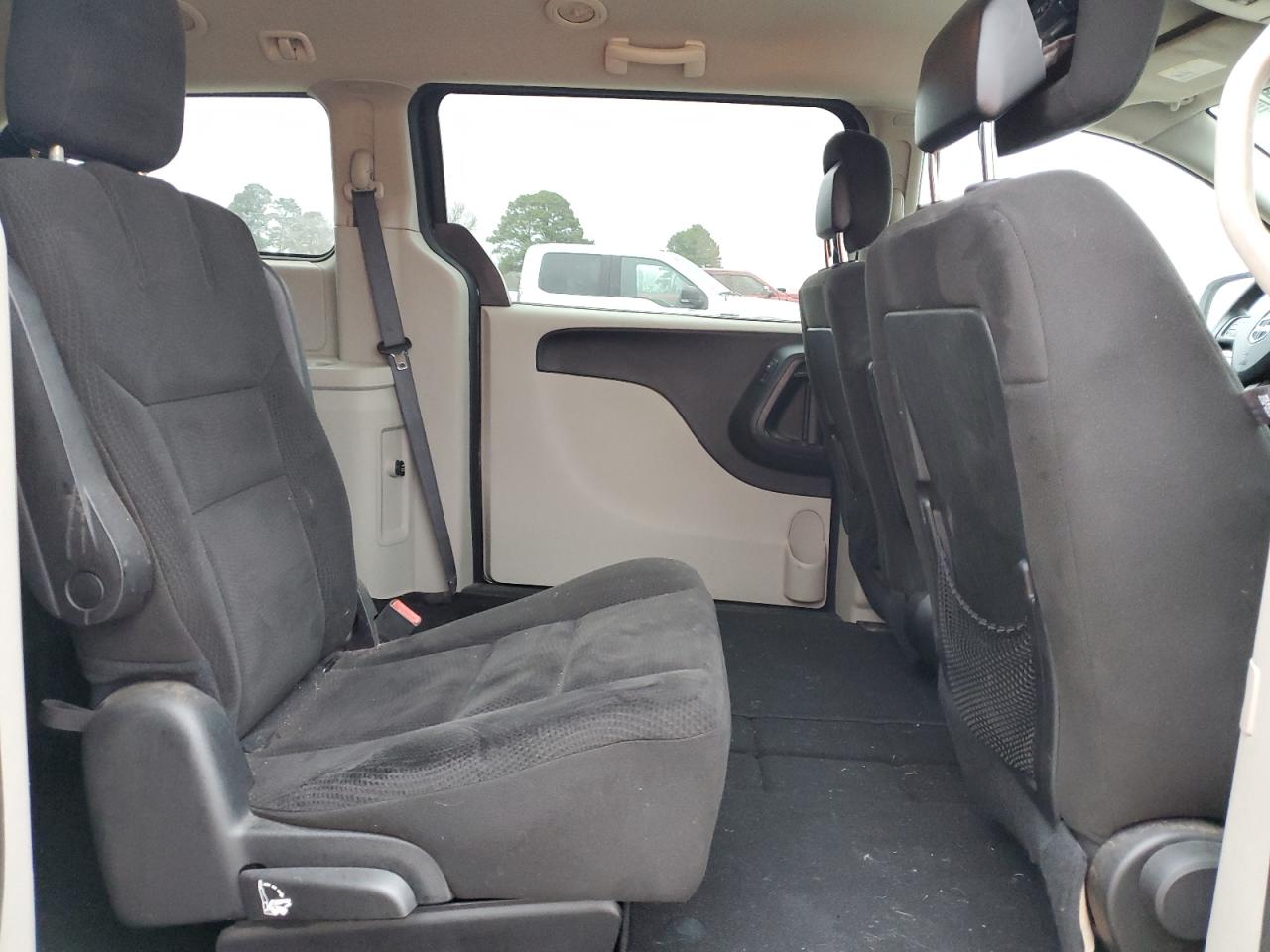2015 Dodge Caravan - Image 11