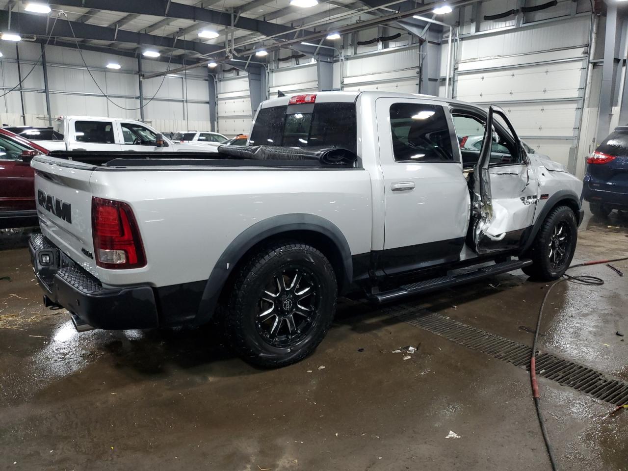 2016 RAM 1500 - Image 3