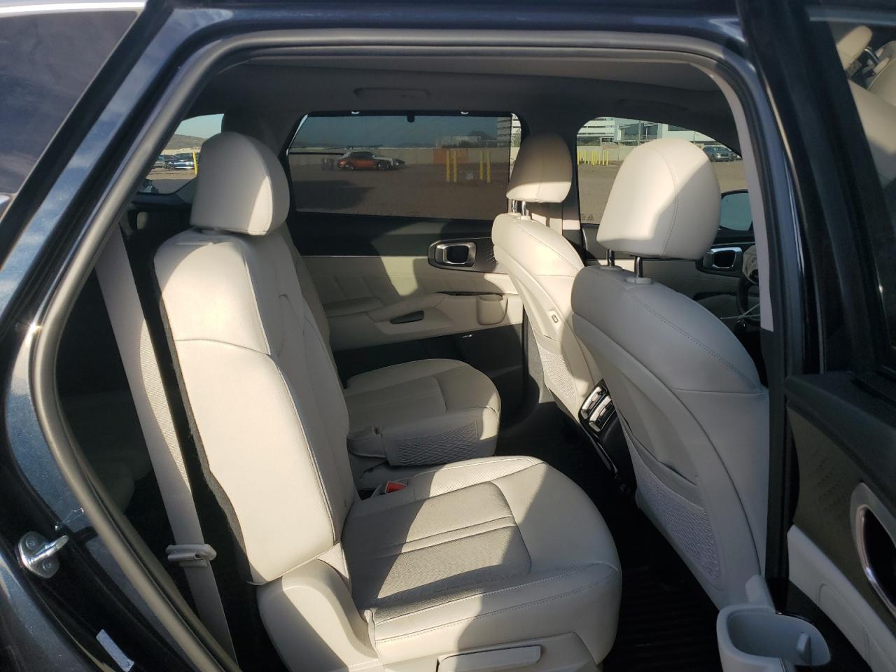 2023 Kia Sorento - Image 10