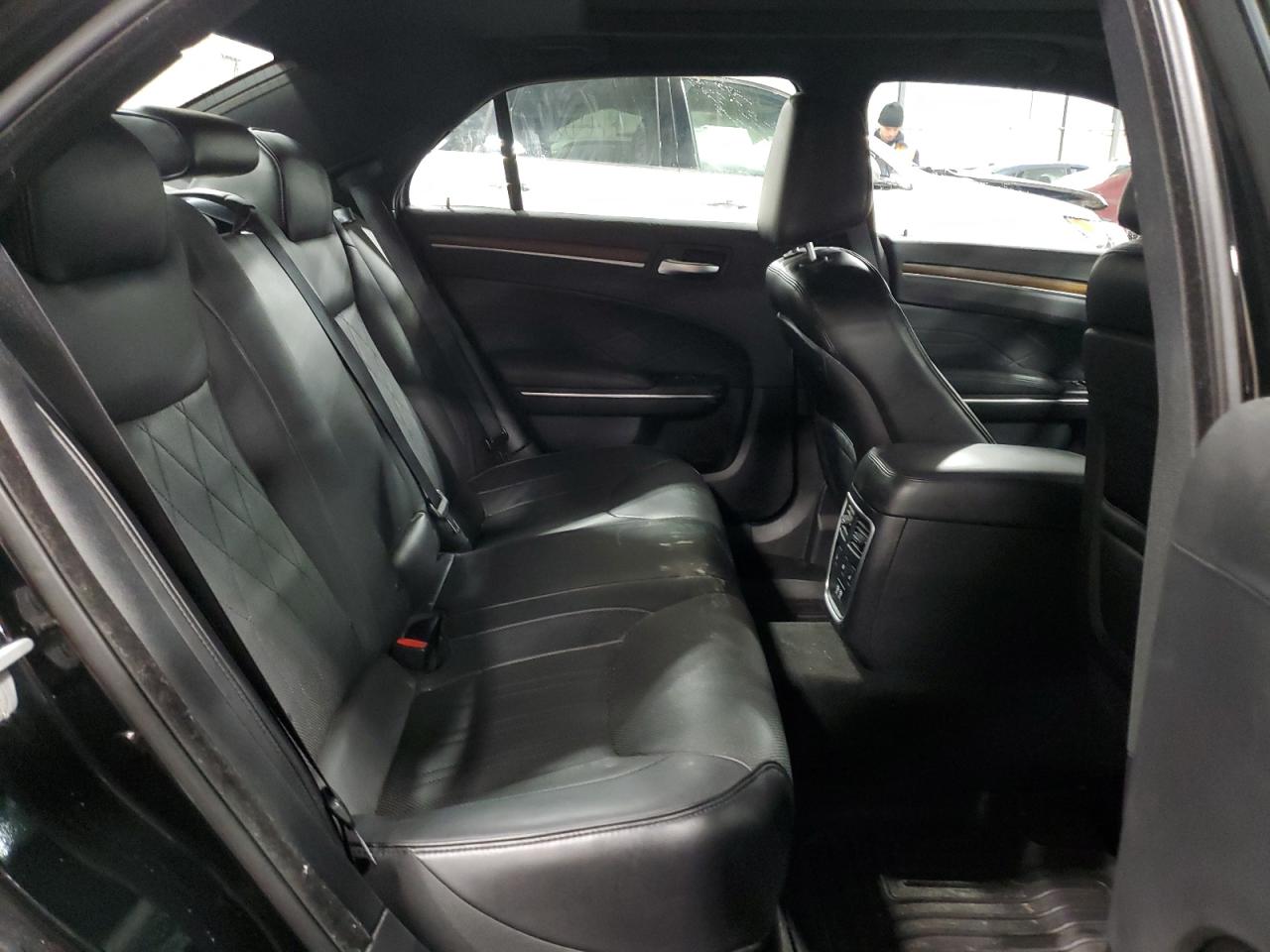 2015 Chrysler 300 - Image 10