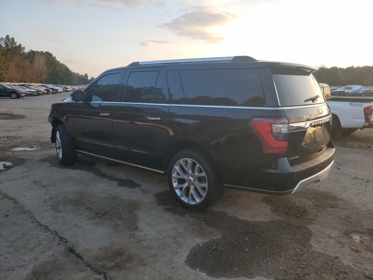 2018 Ford Expedition - Image 2