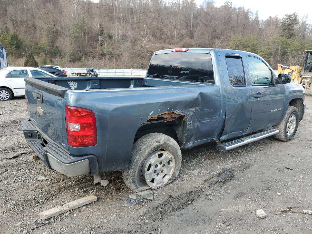 2011 Chevrolet Silverado - Image 3