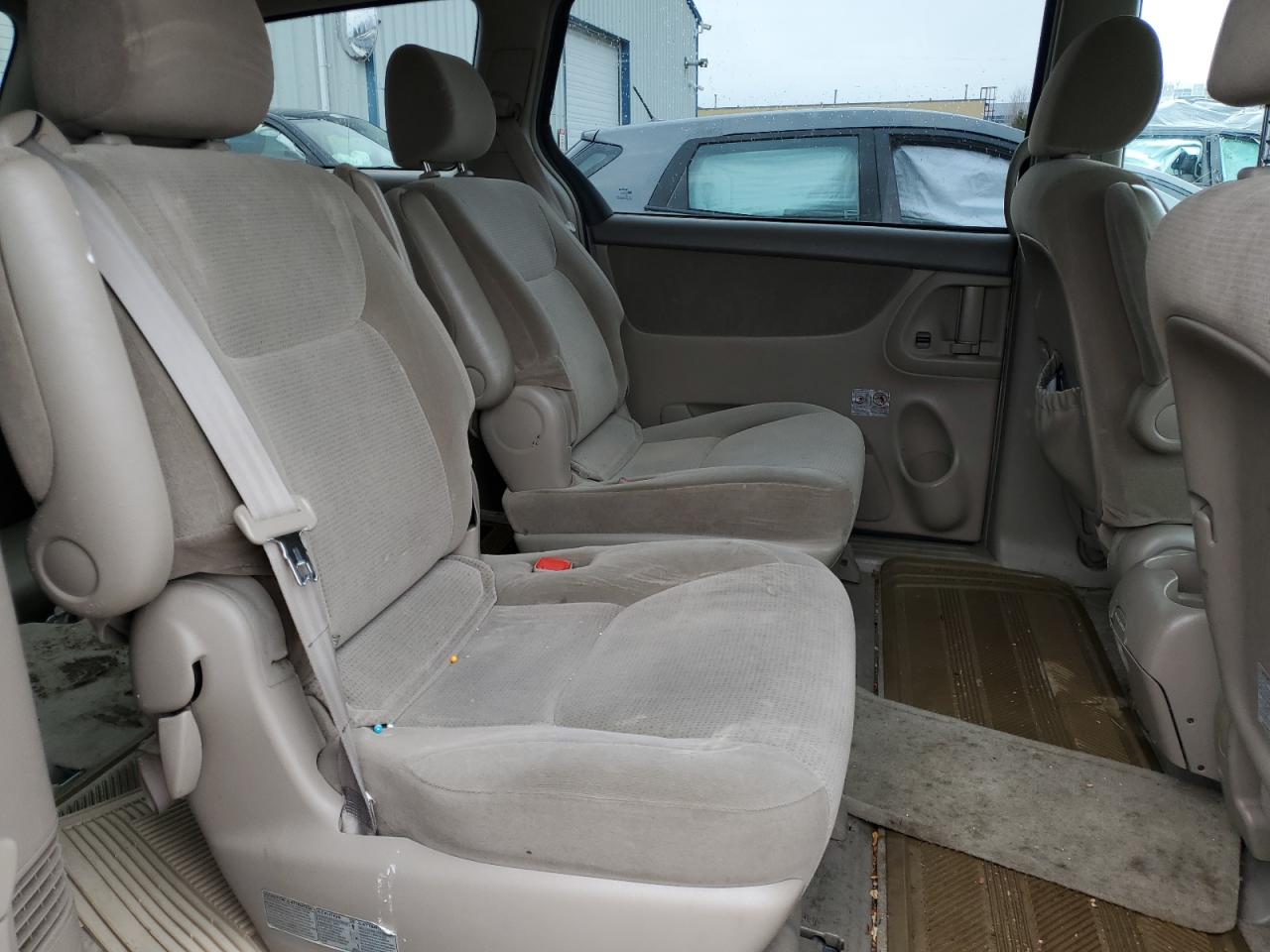 2004 Toyota Sienna - Image 11