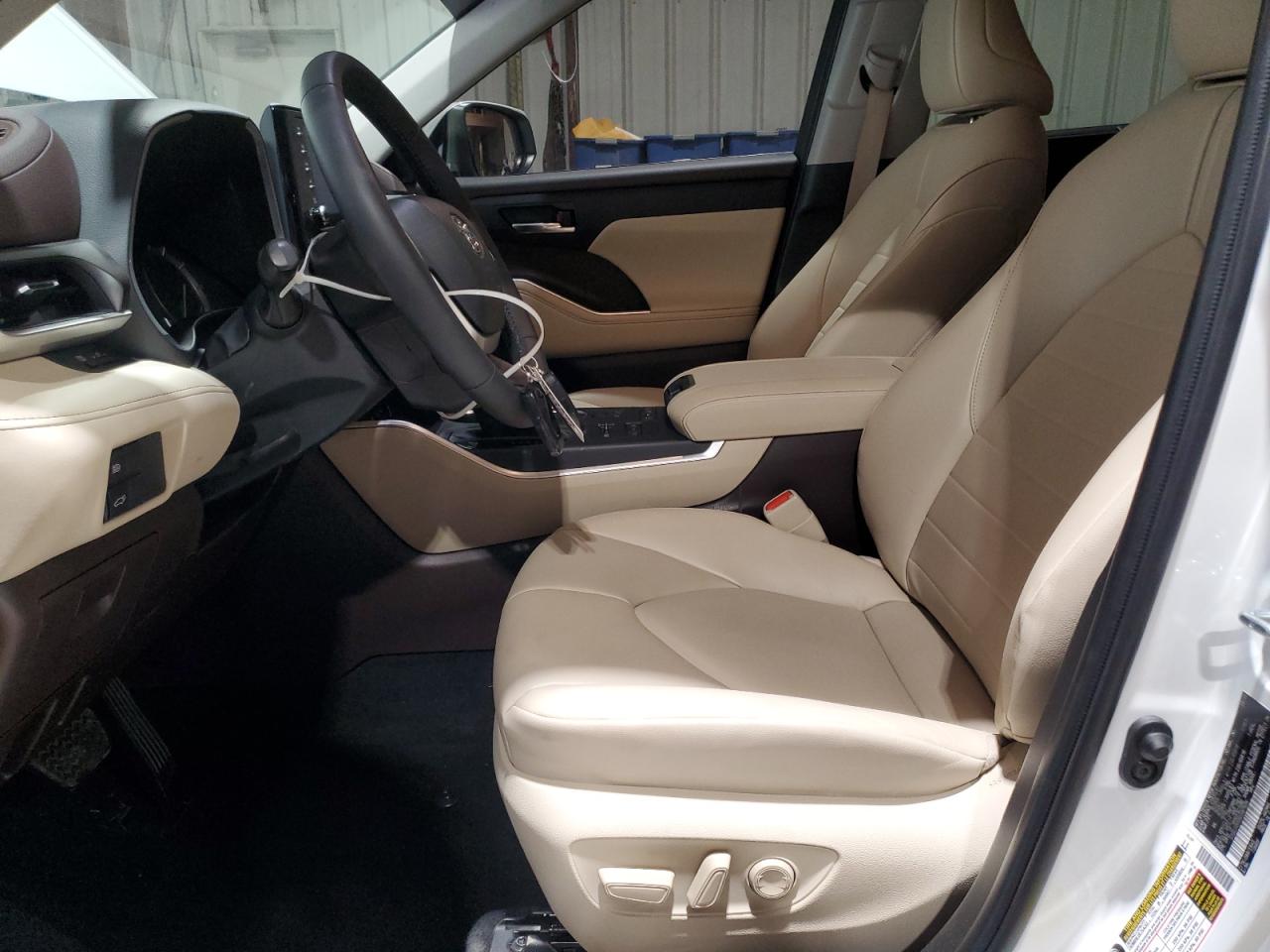 2022 Toyota Highlander - Image 7