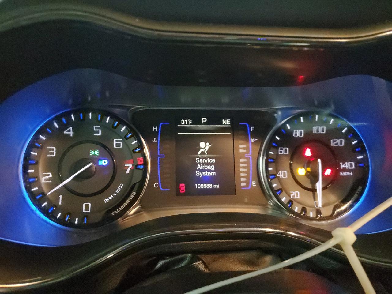 2016 Chrysler 200 - Image 9