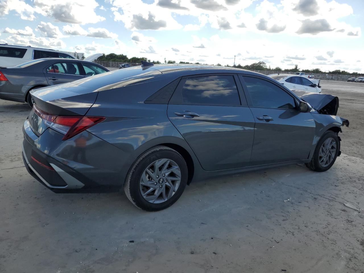 2024 Hyundai Elantra - Image 3