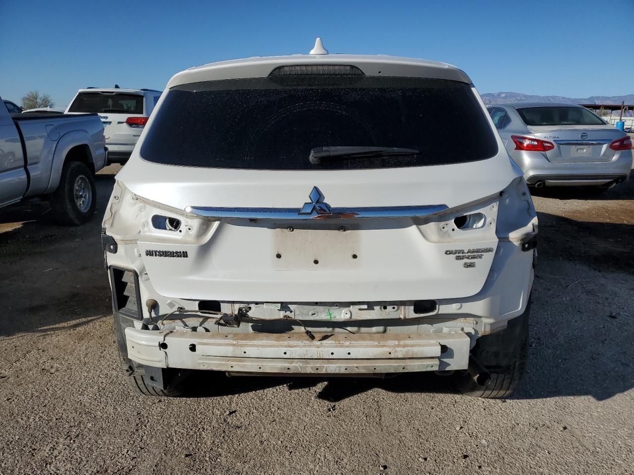 2018 Mitsubishi Outlander - Image 6